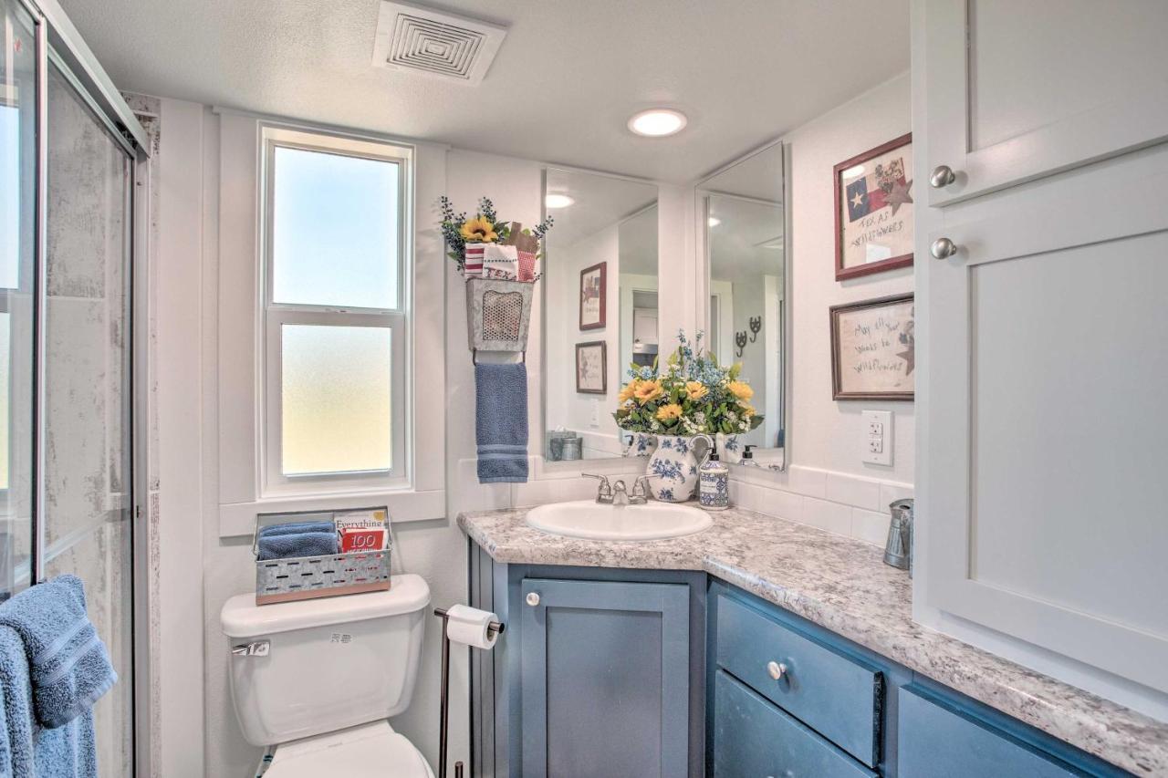 Cozy Mckinney Tiny Home With Porch And Fire Pit! Extérieur photo